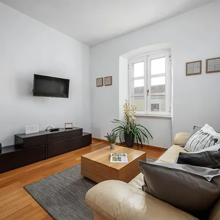App Peschiera Apartment